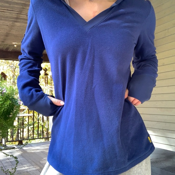 Lolë Blue Fleece Pullover - Picture 3 of 9